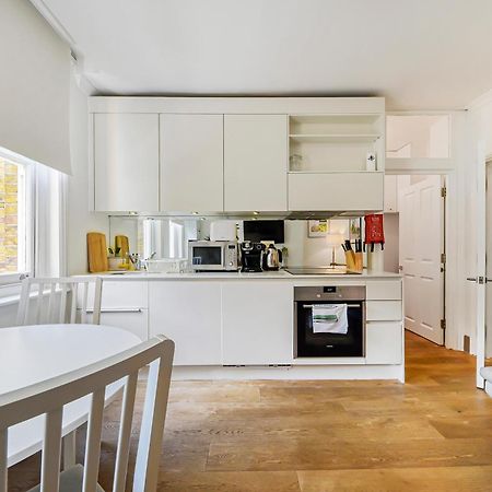 Modern One Bedroom In Fitzrovia, Central Londen Buitenkant foto