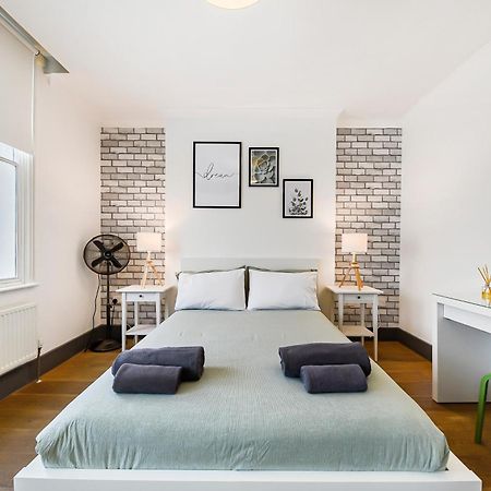 Modern One Bedroom In Fitzrovia, Central Londen Buitenkant foto